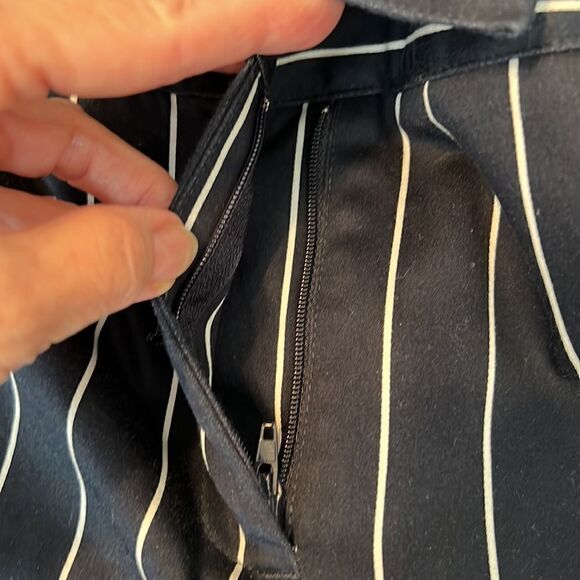 Reitmans sz9 juniors navy white strip stretchy zip front belt loops shorts EUC - Picture 5 of 13